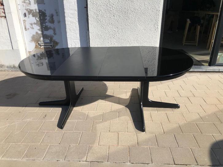 Thonet eettafel rond/ ovaal, Huis en Inrichting, Tafels | Eettafels, Gebruikt, Ovaal, Ophalen