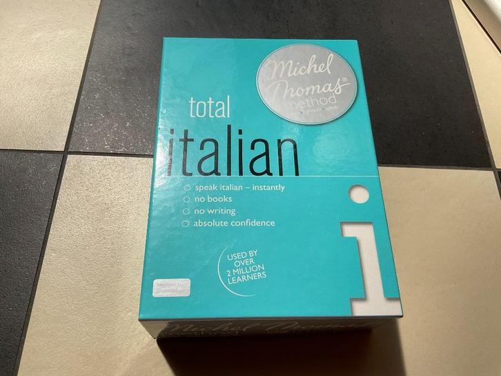 Total Italian - Michel Thomas Method Taalcursus Italiaans, Boeken, Studieboeken en Cursussen, Zo goed als nieuw, Ophalen of Verzenden