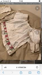 Lot de blouses anciennes brodées à la main, Antiquités & Art, Antiquités | Vêtements et Textile, Artisanat, Enlèvement ou Envoi