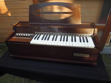 orgel tafelorgel Margus electric chord Organ uit jaren '60