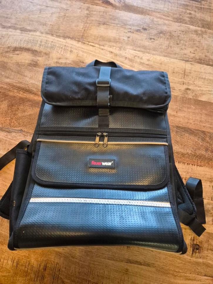 Sac Eddie Feverwear noir – tuyaux d’incendie recyclés – orig, Bijoux, Sacs & Beauté, Sacs | Sacs à dos, Enlèvement ou Envoi