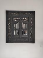 Miroir en bois, Enlèvement