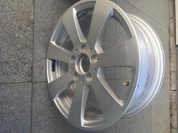 Orginele Mercedes-Benz velgen W204 C-Class beschikbaar voor biedingen