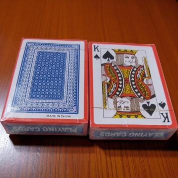2 doosjes spel kaarten, voor uren speel plezier beschikbaar voor biedingen