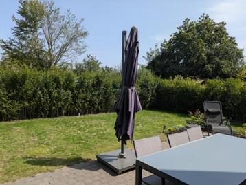 Parasol te koop (+eventueel tuintafel en stoelen), 3 à 4 mètres, Parasol flottant, Enlèvement, Utilisé