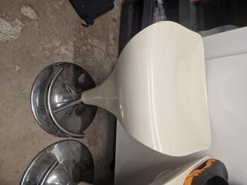 Paar verstelbare barkrukken  beschikbaar voor biedingen