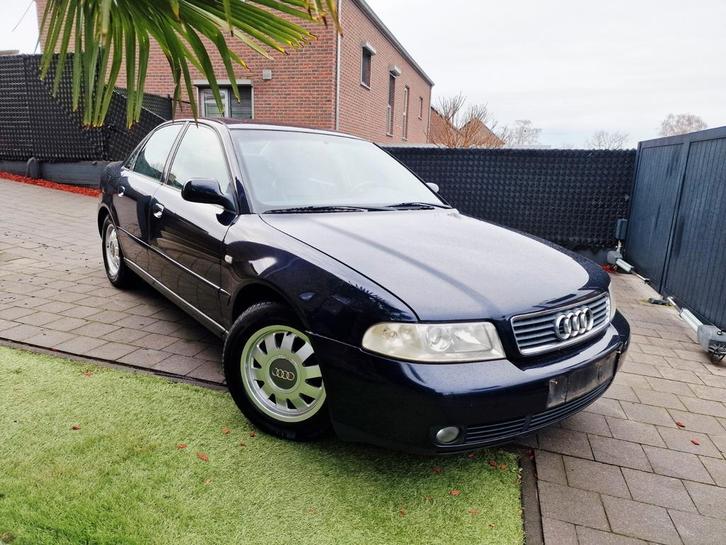 AUDI A4 1.9 TDI automaat!!!!!! 

BOUWJAAR 2000, Auto's, Audi, Bedrijf, A4, Airbags, Airconditioning, Boordcomputer, Centrale vergrendeling