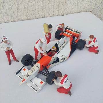DIARAMA 6 BEELDJES + F1 1/18 F1 TEAM MARLBORO MCLAREN RESIN beschikbaar voor biedingen