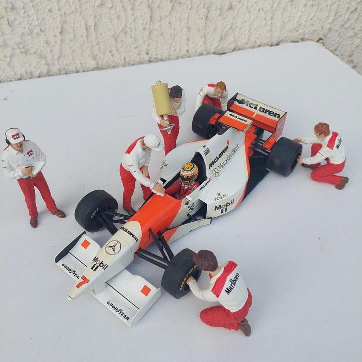 DIARAMA 6 BEELDJES + F1 1/18 F1 TEAM MARLBORO MCLAREN RESIN, Hobby en Vrije tijd, Modelbouw | Figuren en Diorama's, Nieuw, Figuur of Figuren