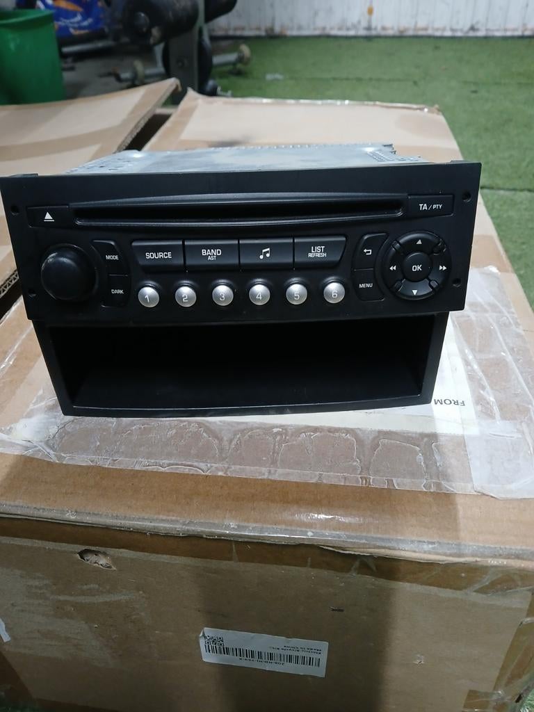 ik verkoop autoradio peugeot citroen. Plus info 0486 68 15 0, Enlèvement ou Envoi