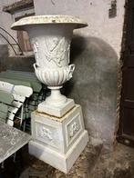 Koppel prachtige GROTE zware gietijzeren vazen sokkel 1m60, Ophalen, Gebruikt