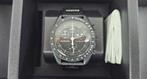 Swatch Omega Black snoopy, Handtassen en Accessoires, Horloges | Heren, Overige materialen, Polshorloge, Swatch, Nieuw