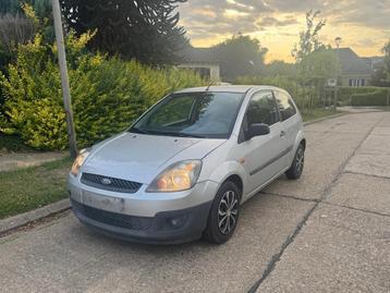 Ford Fiesta 1.4 Essence avec feuille rose, Autos, Argent ou Gris, Achat, Boîte manuelle, Noir