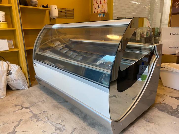 IJSVITRINE De Blasi perfect werkend, Zakelijke goederen, Horeca | Keukenapparatuur, Koelen en Vriezen, Ophalen
