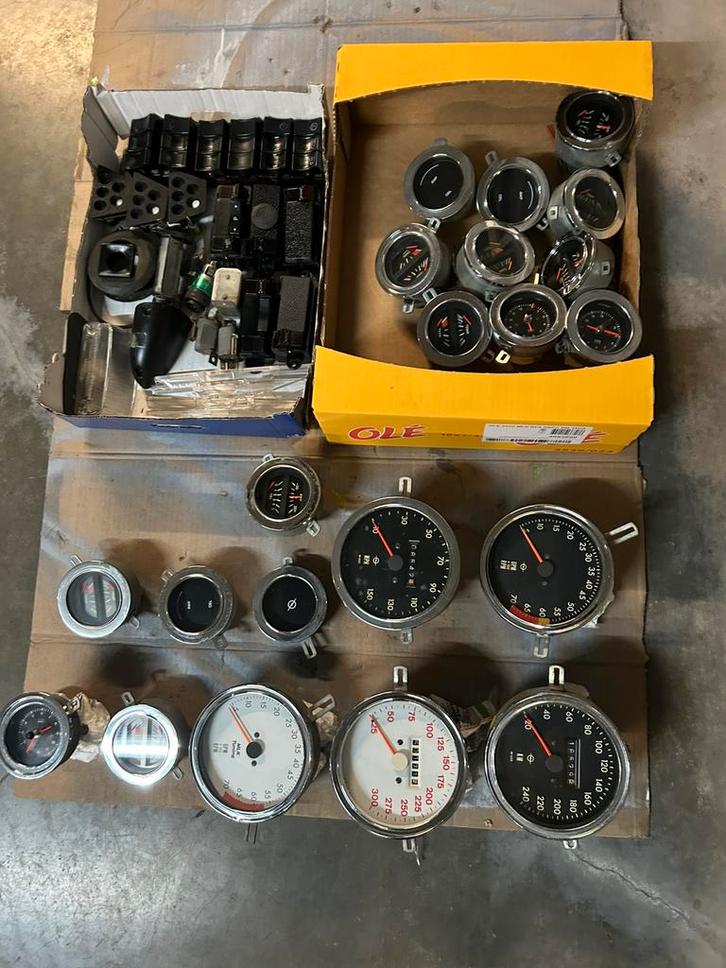 Opel gt klokken en meters knoppen per stuk te Koop, Autos : Pièces & Accessoires, Tableau de bord & Interrupteurs, Opel, Utilisé