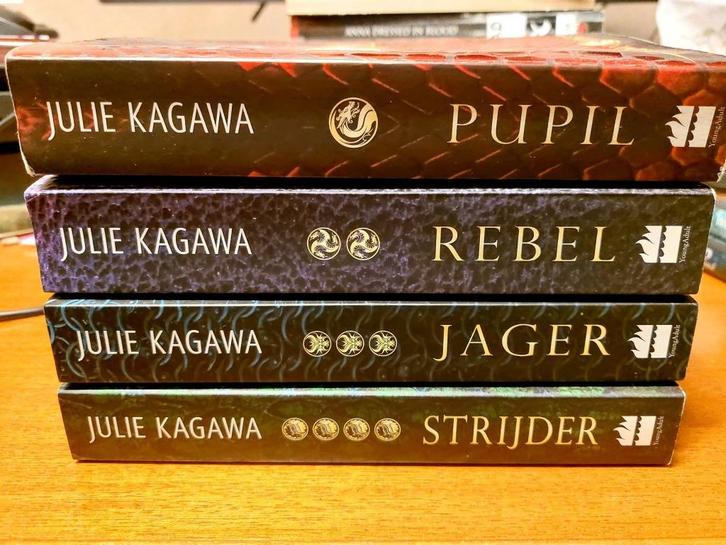 Boeken Julie Kagawa, Boeken, Kinderboeken | Jeugd | 13 jaar en ouder, Zo goed als nieuw, Fictie, Ophalen of Verzenden