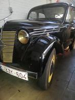 Oldtimer Renault Juvaquattre van 1947, 4 deurs, Renault, Zwart, Bruin