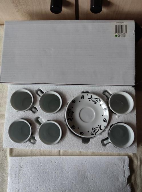 Service expresso, Huis en Inrichting, Keuken | Servies, Nieuw, Kop(pen) en/of Schotel(s), Overige stijlen, Porselein, Verzenden