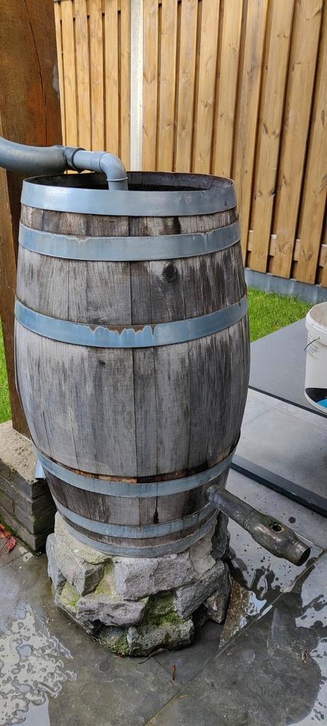 Wijnvat/regenton inclusief stenen voet, Tuin en Terras, Regentonnen, Gebruikt, Ophalen