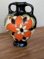 Keramieken vaasje met geschilderd met bloemmotief., Ophalen of Verzenden