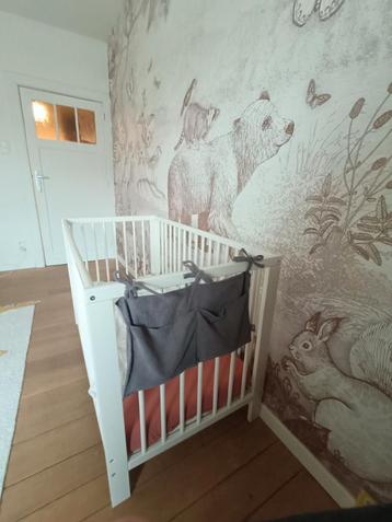 Babybed in prima staat, gebruikt voor 2 kindjes. Inclusief:  beschikbaar voor biedingen