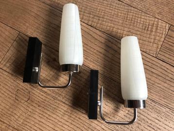 2 vintage wandlampen met prachtig glaswerk beschikbaar voor biedingen