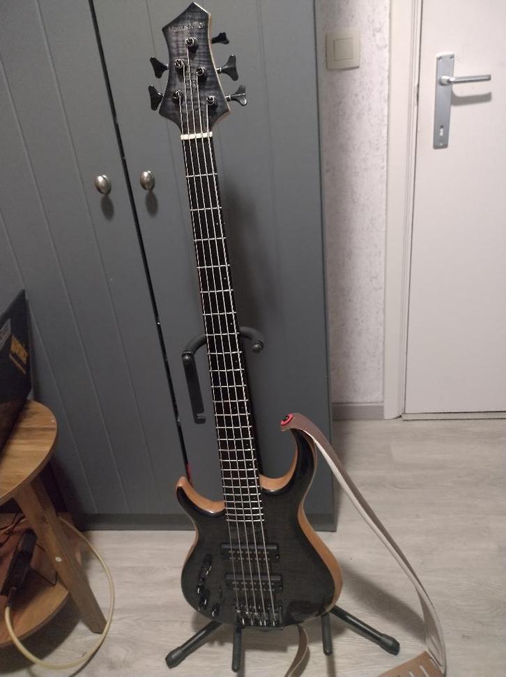 Marcus Miller M7 Linkshandige 5-Snarige basgitaar, Musique & Instruments, Instruments à corde | Guitares | Basses, Comme neuf
