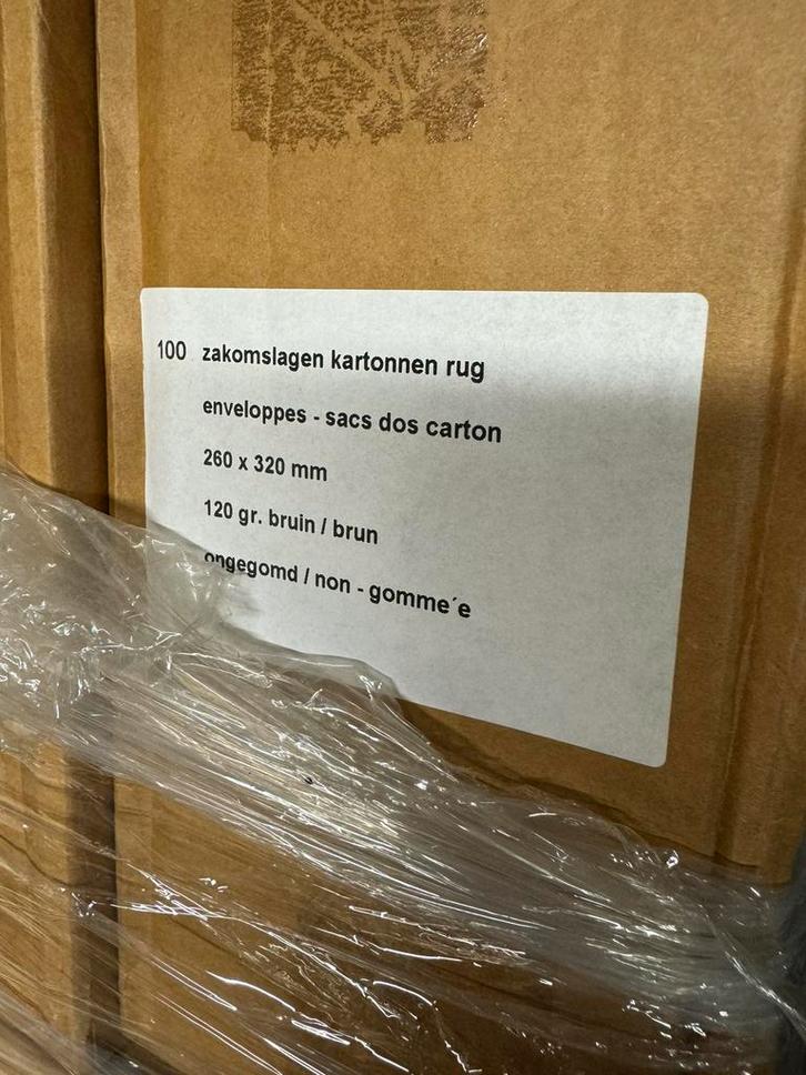 25 x 100 zakomslagen kartonnen rug 260x320mm, Postzegels en Munten, Brieven en Enveloppen | België, Ophalen