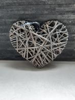 Grijs rieten hart om op te hangen, Ophalen of Verzenden, Zo goed als nieuw