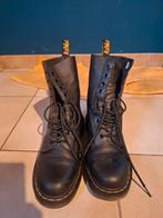 Doc martens 1490, Enlèvement