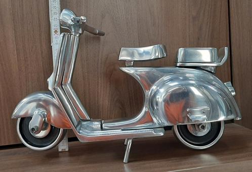 Unieke Vespa Scooter., Hobby en Vrije tijd, Modelauto's | 1:5 tot 1:12, Nieuw, Ophalen of Verzenden