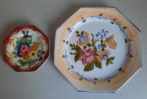 2 Zeshoekige wandborden beschilderd met bloemen, Antiek en Kunst, Antiek | Wandborden en Tegels, Ophalen