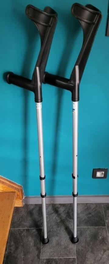 Elleboogkruk- per stuk of per 2 stuks voor volwassenen. beschikbaar voor biedingen