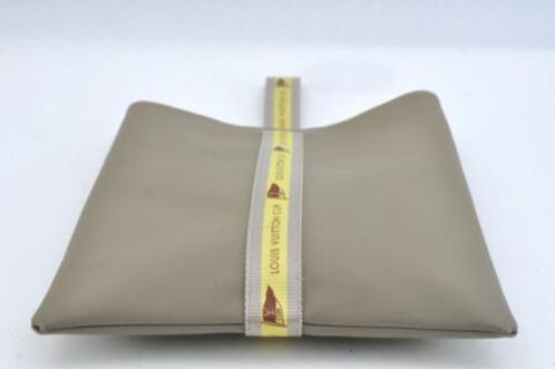 LOUIS VUITTON Dames Tasje/Portemonnee Leer in Beige