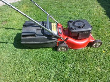 Rover grasmaaier in goede staat met briggs&stratton motor beschikbaar voor biedingen