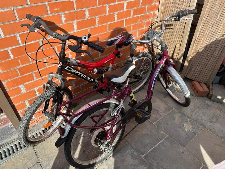 2 vélos enfant rouge et mauve, Fietsen en Brommers, Fietsen | Kinderfietsjes, Gebruikt, Ophalen