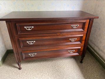 Stijlvolle Vintage Ladekast – €75 beschikbaar voor biedingen