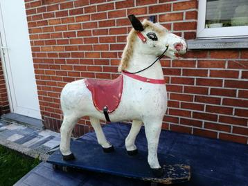 Speelgoedpaardje Beeusaert in papier maché  beschikbaar voor biedingen