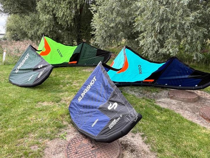 Slingshot volledige kite set 2025 incl 2 kites, bar, board, Watersport en Boten, Kitesurfen, Nieuw, Kitesurf-set, 8 m², Twintip