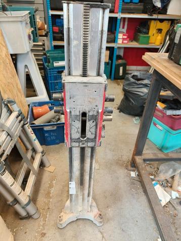 pied de carotteuse Hilti  beschikbaar voor biedingen