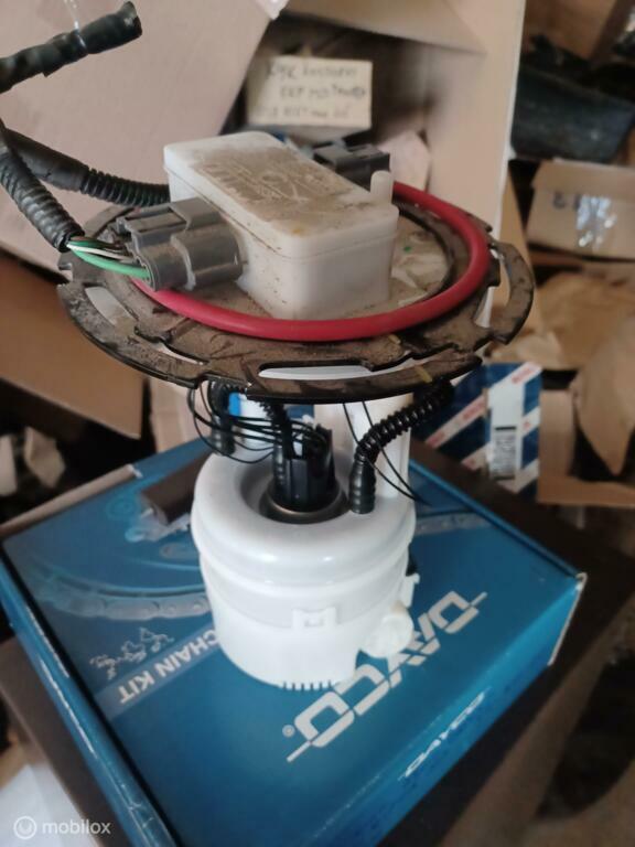 Brandstofpomp benzinepomp Renault Arkana captur 172028338R, Auto-onderdelen, Brandstofsystemen, Renault, Gebruikt, Ophalen of Verzenden