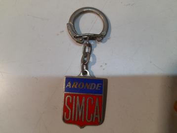 Oude Simca Aronde sleutelhanger beschikbaar voor biedingen