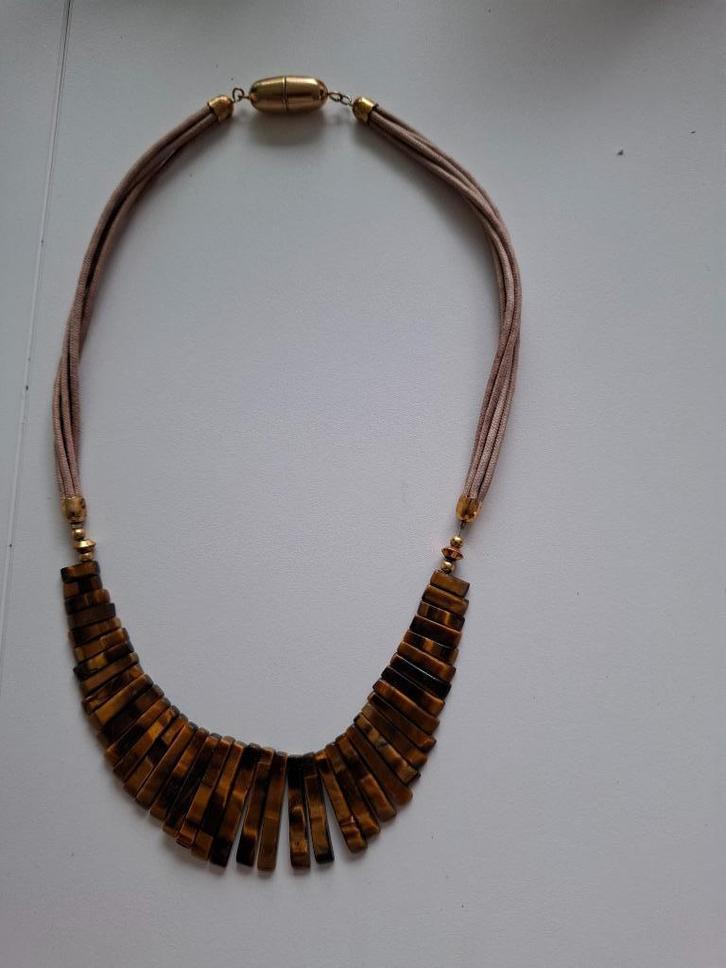 zeer mooie halsketting edelsteen tijgeroog, Handtassen en Accessoires, Edelstenen, Zo goed als nieuw, Ophalen of Verzenden