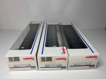 Märklin H0 4244/45/46 SNCF 3 voitures, Enlèvement ou Envoi, Courant alternatif, Wagon, Comme neuf