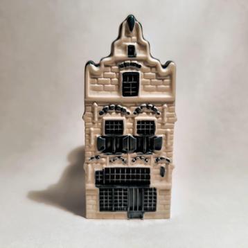 KLM huisje nr 20, Damplein 8 te Edam, museum beschikbaar voor biedingen