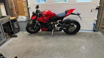 Ducati streetfighter v2 2022 4300 km  beschikbaar voor biedingen