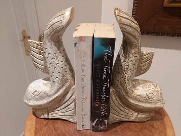 Te koop: Houten boekensteunen "Japanese Koi Fish"  beschikbaar voor biedingen