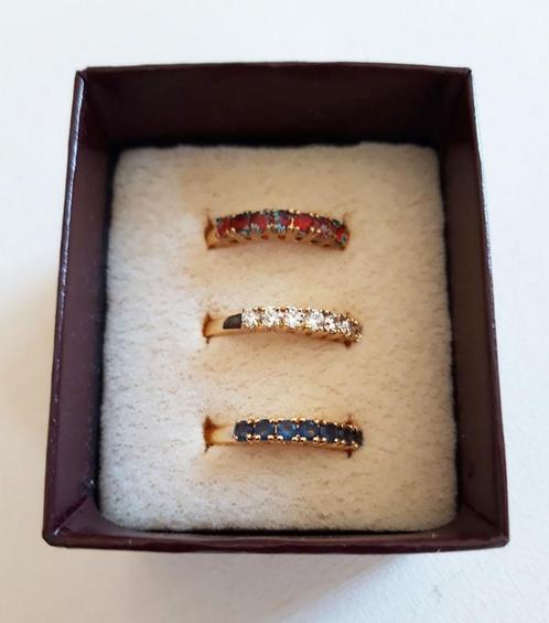 Geschenkdoos 3 vergulde ringen met gekleurde kristal - 20mm, Handtassen en Accessoires, Ringen, Nieuw, Dame, 20 of groter, Overige kleuren
