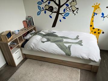 Eenpersoonsbed met lade en matras beschikbaar voor biedingen