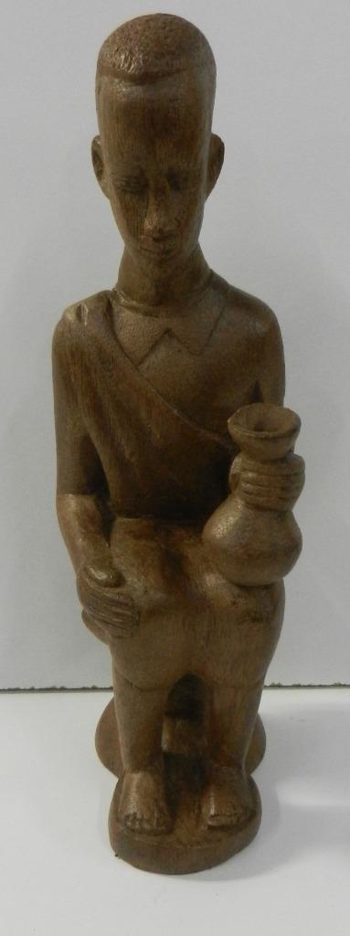 Tropisch houten beeldje zittende jonge man met kruik in hand, Antiek en Kunst, Kunst | Beelden en Houtsnijwerken, Ophalen of Verzenden